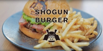 ジューシーで肉々しい黒毛和牛100%仕様のハンバーガー屋「SHOGUN BURGER 新宿」が歌舞伎町にオープン！！