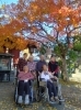 紅葉狩りで記念撮影、パチリ。「屋上庭園から富士山がみえました💛」