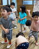 リズムに合わせて体を動かし表現力を育みます♪（希望制）「あおいとり幼児園」