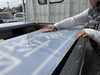パネルを掃除する様子「たけふ生協歯科診療所看板修繕工事」