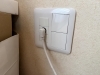 何度もいじった形跡のあるテレビコンセントも交換、整備しました「「これは何でしょう？」実はテレビ用ユニコーンアンテナなんです」