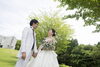 ホワイトが純粋な幸せを感じさせる新郎新婦「ハッピーウエディング」