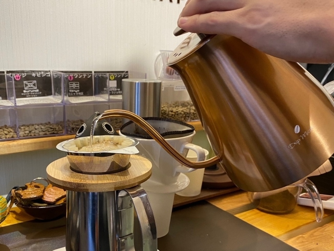 ホットコーヒーもハンドドリップで。「尾上町のKotobuki「寿」珈琲焙煎所様を訪問してまいりました。」