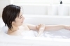 夏でも湯船に浸かりましょう。意外と冷えています。「「温活」(おんかつ)してますか? 暑い時こそ、冷房などで身体が冷えている可能性が高いです。 だからこそ「温活」しましょう。」