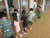 みんなで協力しながら笹を運びます…「みんなの願い事🌠叶いますように…🎋」