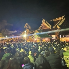 【柴又帝釈天（経栄山題経寺）】コロナ5類移行後初の年越し！深夜0時前後の初詣！大晦日→元日・境内カウントダウン、月夜に響く除夜の鐘［2023年12月31日（日）～2024年1月1日（月）］