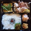 「明日の日替り弁当は鶏団子の黒酢炒め」