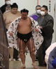 「名古屋場所1日目白星発進でした✨明日は志摩ノ海関との取り組みです！白鵬関の太刀持ちをさせていただいております！是非ご覧ください✨」