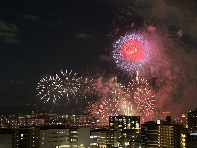 「8月5日(土)に開催された「第35回 なにわ淀川花火大会」の様子をちょこっとお届け♪」