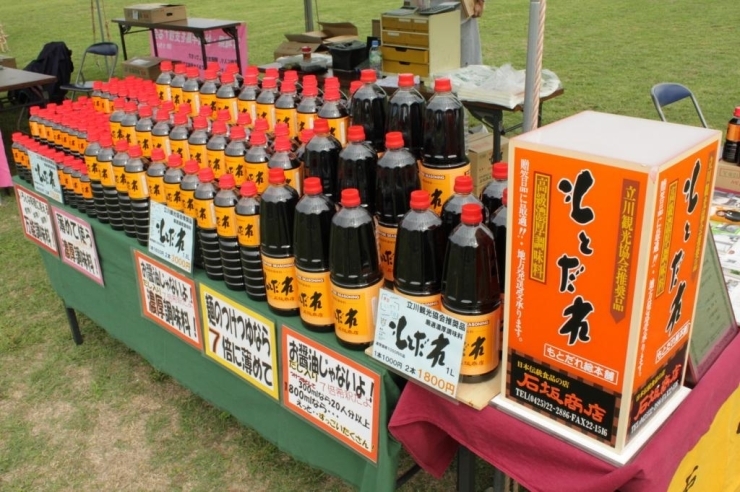 立川の名物・石坂商店の「もとだれ」。超特選醤油、かつお節、かつお節エキス、みりんをベースとした濃厚調味料です。