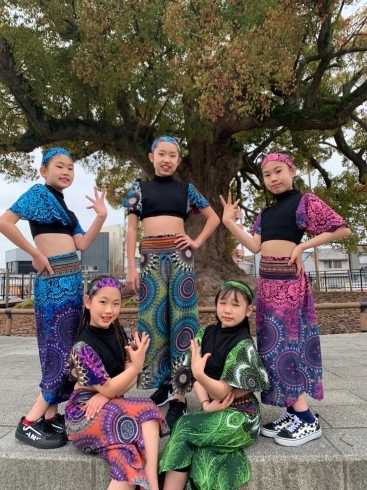 通りがかりのお客さんも見ててくれてテンションMAX「浜松　ダンススクール　キッズダンス　」