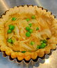 「【北島町キッシュ専門店】旬のグリンピースと新玉ねぎ。シンプルだからこそ味わえる、この季節だけのキッシュ」