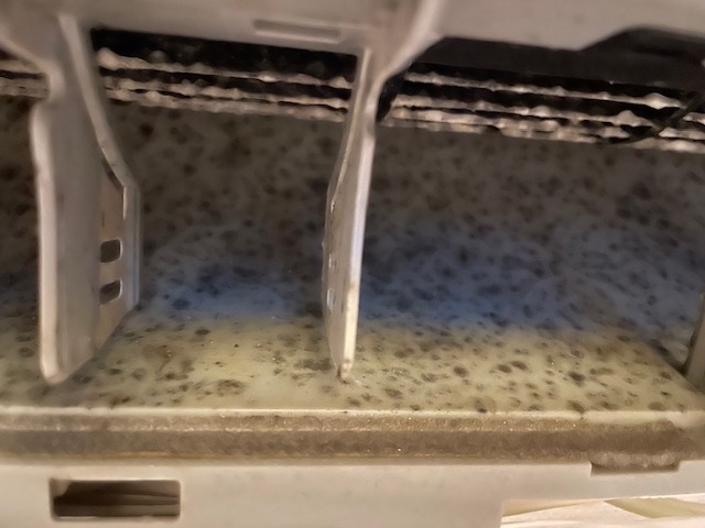 エアコン清掃前の空気の吹き出し口「キャンペーン始まりました!」