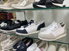 サイドはゴム仕様で機能的✨「大人気のホワイト入荷しました👟　　靴のフィッティングの専門家がいるお店です😊」