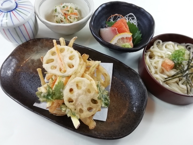 秋野菜のかき揚げ「   ○・。＊　週替わりアザレアランチ　＊。・○」