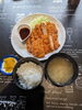 トーシロー定食、ヒレカツ、ロースカツのダブルカツの大ボリューム、１０４６円です。「駄菓子屋トーシローです。」