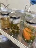 左から椎茸の出汁、昆布の出汁、野菜の出汁「食育【出汁の飲み比べ】」