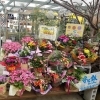 「敬老の日、秋のお彼岸　　お花の用意出来てます☺️」