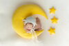 「お月様の上ですやすや…♡星空テーマのニューボーンフォト」