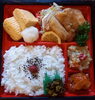 「明日の日替り弁当はウオコライス」