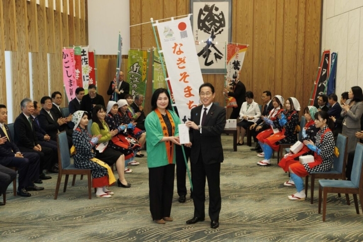 「岸田総理に田立のお茶を贈呈しました！【南木曽　観光情報】」