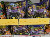 「ハロウィンのお菓子が勢ぞろい！にぎやかな限定パッケージが売場いっぱいに並んでいます」