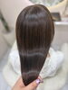 思わず触れたいうるツヤ髪「後ろ姿で伝わる「うるツヤストレート」の仕上がり例」
