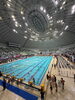 ドーム型の水泳場で、天井がとても高く広いです。「3日～６日の４日間  「第102回 日本学生選手権水泳競技大会」通称「インカレ」に現在帯同中。」