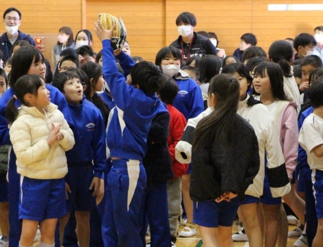 皆でいっぱい使おうね！「「野球しようぜ！」大谷翔平選手寄贈　野球グローブ贈呈式が開催されました。」