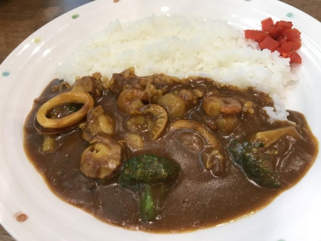 喫茶チェリー 長年愛される喫茶店のカレーランチ 鳥羽市 まいぷれ伊勢編集部おすすめランチ 伊勢 鳥羽 志摩 まいぷれ 伊勢