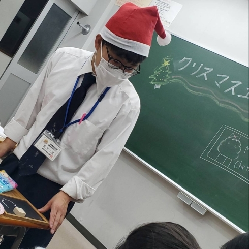 青木先生サンタさんも登場！「クリスマス工作、実施中！【小学生・中学生を対象にした学習塾　集団授業と個別指導で高校受験対策も】」