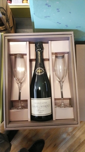 6000円（税抜）のギフトグラスBOXセット「グラスで変わる！ワインの楽しみ方」