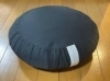 座禅用の座布団があるので足のしびれの心配も少ないと思います。「 心と身体を整える静かなフィットネス「座禅と健康の関係」」