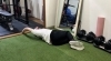 足が開かないように胸を開きます「【40代ゴルフ】フォロースルーをスムーズにして腰痛や膝痛を予防するおすすめエクササイズ2つ｜パーソナルジム川口・西川口」
