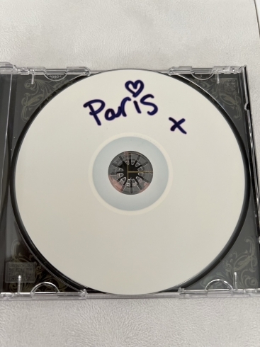 「【超激レア！】　バンクシー直筆サイン入りパリス・ヒルトンのCDをお買取りました！」
