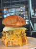 「豪快にかぶりつく幸せ！炭火焼きの本格クラフトバーガーをランチ・ディナー・テイクアウトで楽しもう」