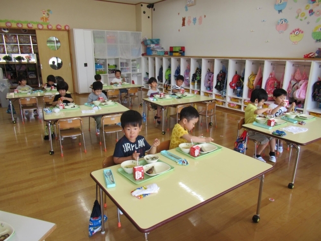 ドキドキの給食「今年度はじめての・・・」