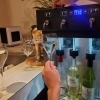 ワインまたは日本酒が注ぎます「好きなお酒を自分ですぐに！！」