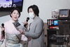 新曲を指導してもらう。「北野まち子新曲キャンペーン」