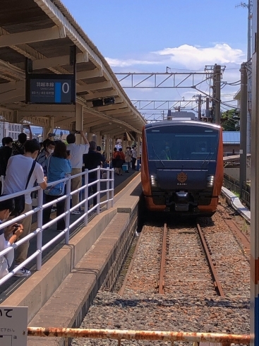 海里到着「おもてなし隊 駅活動」