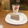 チョコムースとバニラいちごソース