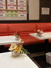 「昼の部で楽しむ、シニアさん向け「歌三昧」のカラオケ時間」