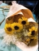 元気が出る5輪のひまわりの花束を、特別にリースにしてほしいというお願い「5輪のひまわりリースと、新しい命の物語」