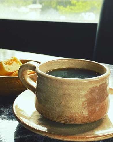 「暑い時こそ≪西千葉駅徒歩1分！千葉大学南門の目の前で、お酒×音楽を楽しめるカフェ＆バーです！カクテル、ウイスキーも酒類色々！コーヒー、紅茶もご用意してます》」