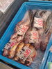 「今日は案の定大時化で魚があまりありませんが前日分で持っている魚はあるので刺身も色々並んでおります😄」