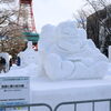 ❸雪原に舞う紅の豚（東光電気工事株式会社北海道支社「2025さっぽろ雪まつり。（市民雪像人気投票6位～10位）」
