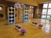年長さんが心を込めた入場門。「祝！！　第１９回玉造幼稚園入園式」