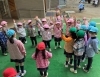 園庭でもおゆうぎ会中です「「卒園…お別れの季節」」