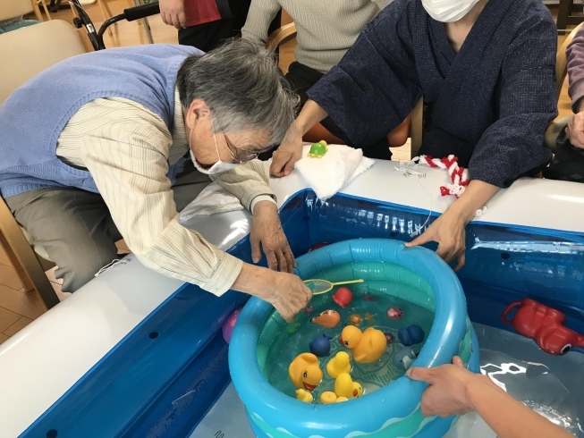 破けても持ち手を変えて、チャレンジ！「夏祭り〜！！」