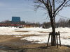 「南魚沼の八色の森公園、雪消え間近！鯉のぼりがお出迎えしてくれます。」